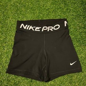 BLACK NIKE PROS